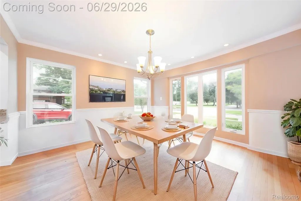 622 Sunningdale Drive Grosse Pointe Woods City MI 48236