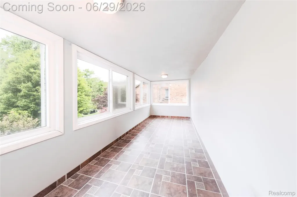 622 Sunningdale Drive Grosse Pointe Woods City MI 48236