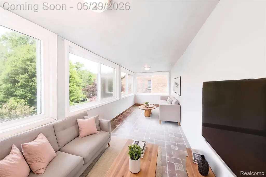 622 Sunningdale Drive Grosse Pointe Woods City MI 48236