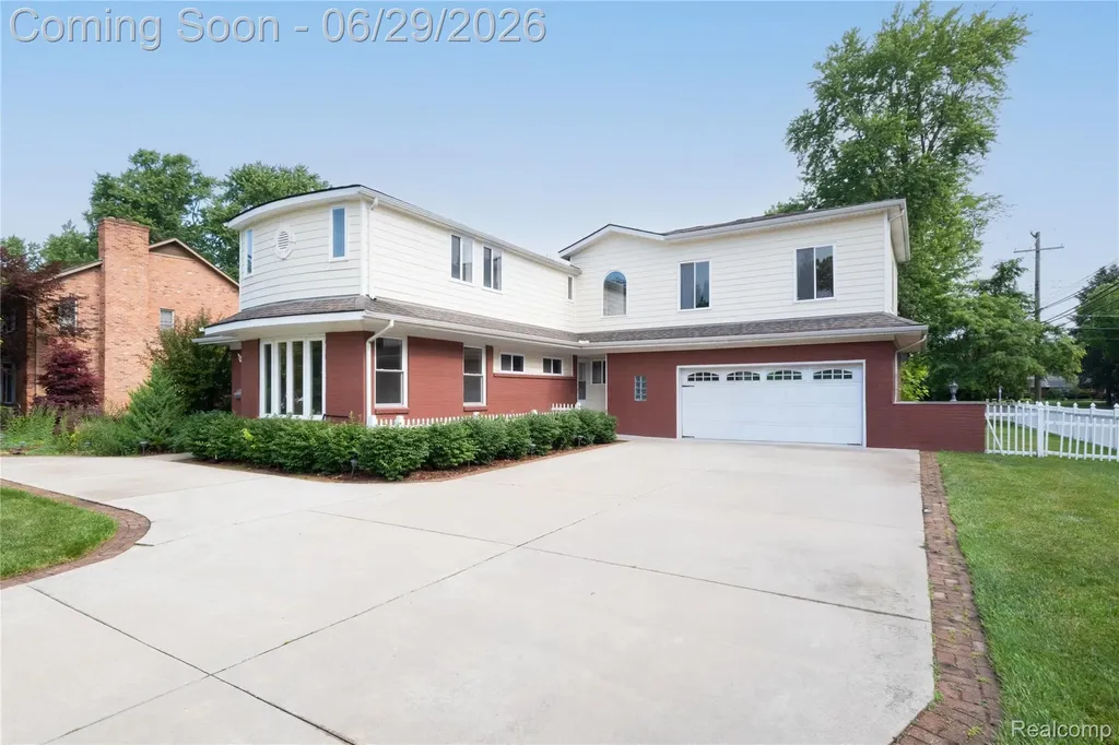 622 Sunningdale Drive Grosse Pointe Woods City MI 48236