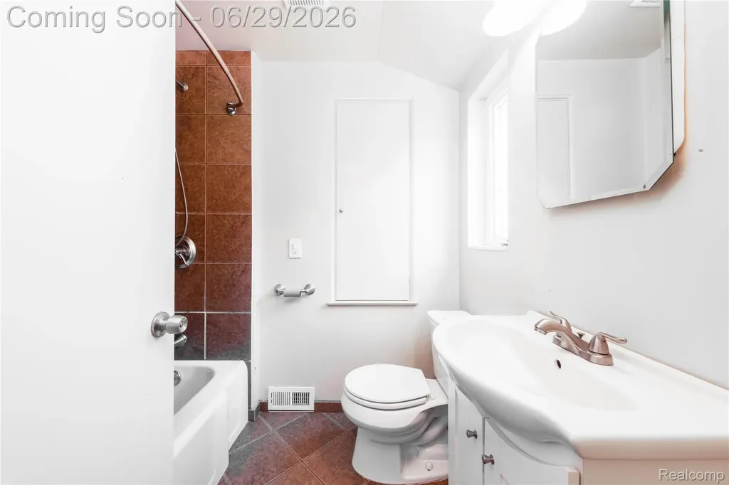 622 Sunningdale Drive Grosse Pointe Woods City MI 48236