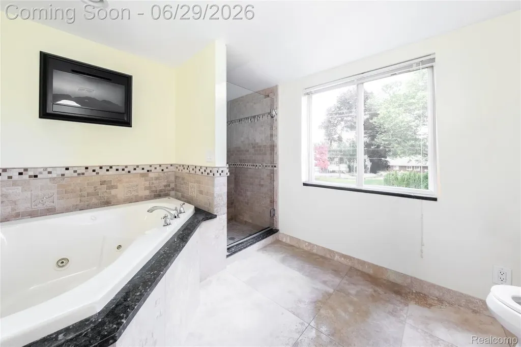 622 Sunningdale Drive Grosse Pointe Woods City MI 48236
