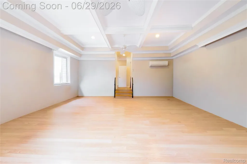 622 Sunningdale Drive Grosse Pointe Woods City MI 48236