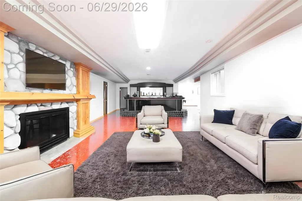 622 Sunningdale Drive Grosse Pointe Woods City MI 48236