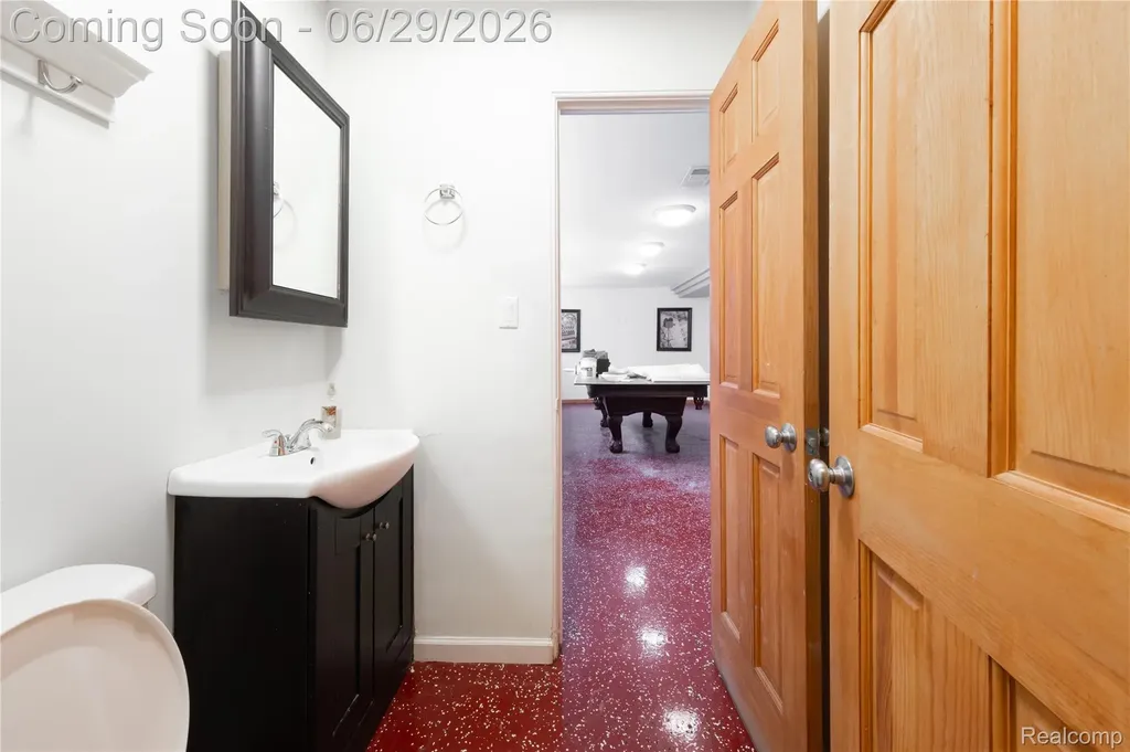 622 Sunningdale Drive Grosse Pointe Woods City MI 48236