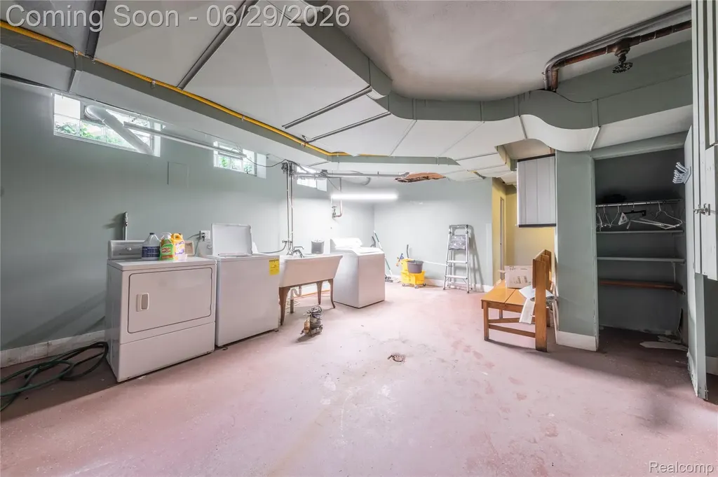 622 Sunningdale Drive Grosse Pointe Woods City MI 48236