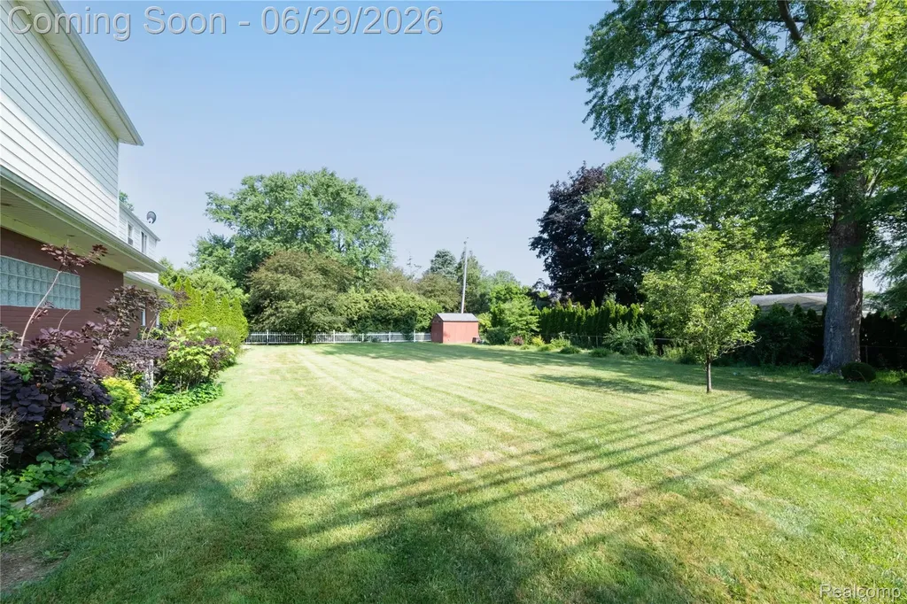 622 Sunningdale Drive Grosse Pointe Woods City MI 48236