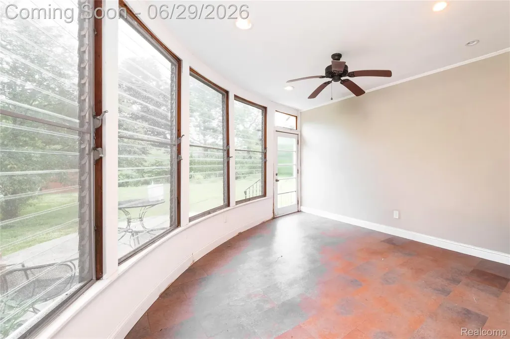 622 Sunningdale Drive Grosse Pointe Woods City MI 48236
