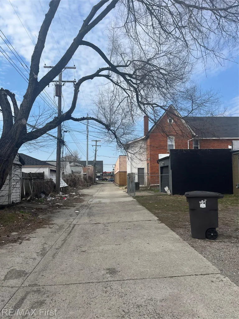 20477 Van Dyke Street Detroit City MI 48234