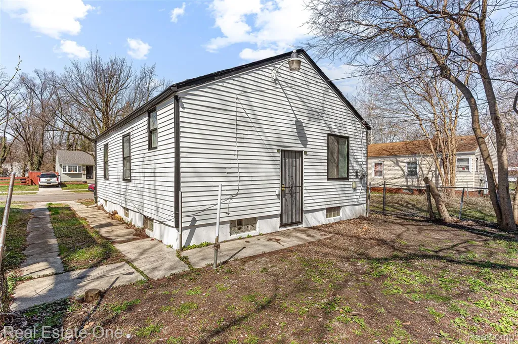 19800 Oakfield Street Detroit City MI 48235
