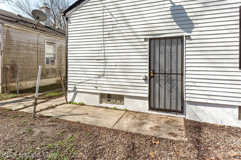 19800 Oakfield Street Detroit City MI 48235