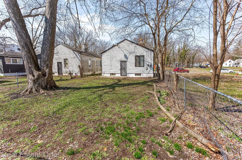 19800 Oakfield Street Detroit City MI 48235