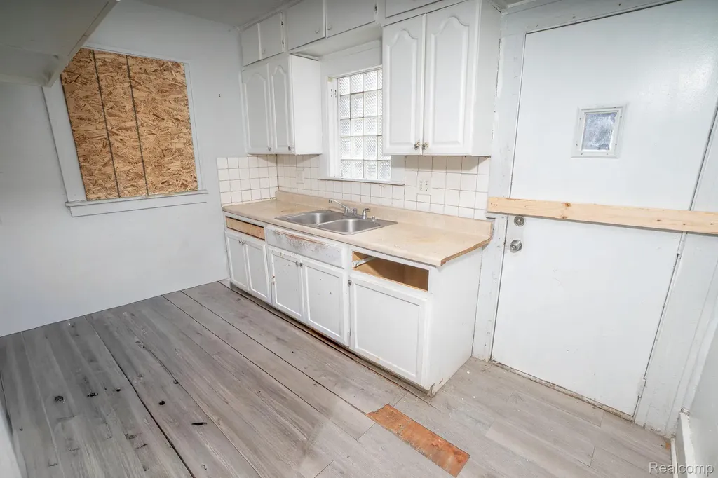 16155 Trinity Street Detroit City MI 48219