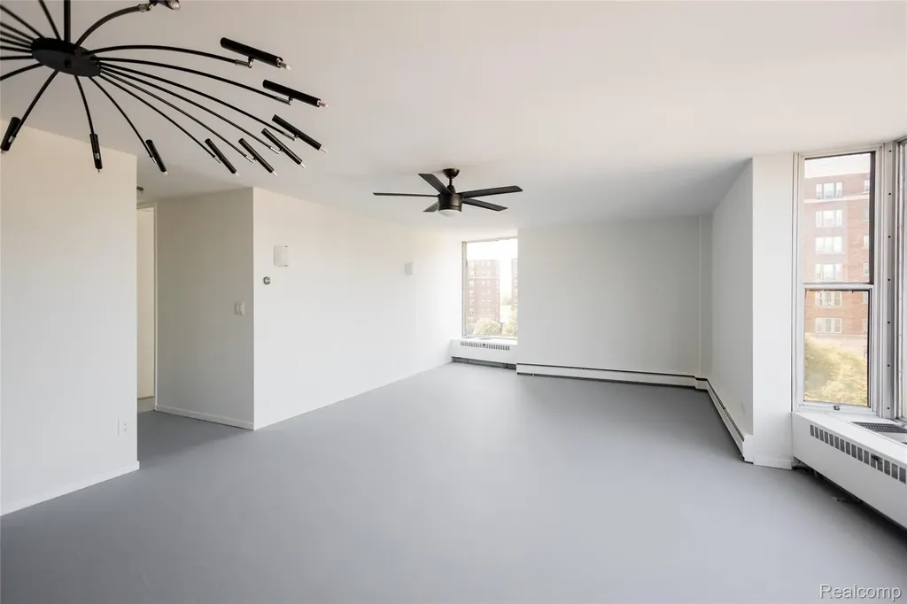 8200 E Jefferson Detroit City MI 48214
