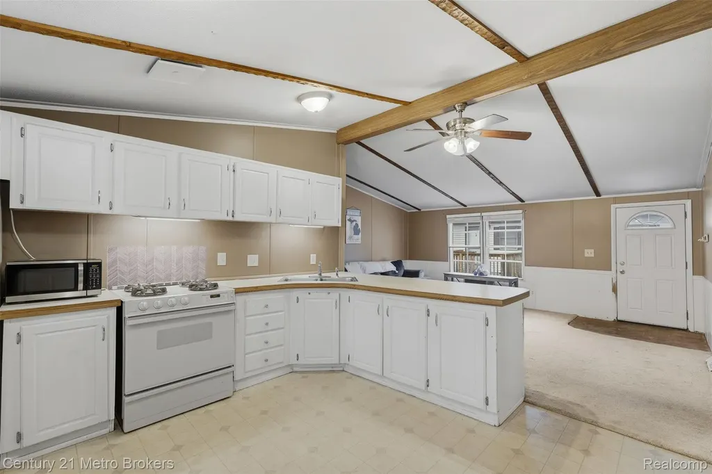 3009 Bay View Drive Fenton City MI 48430