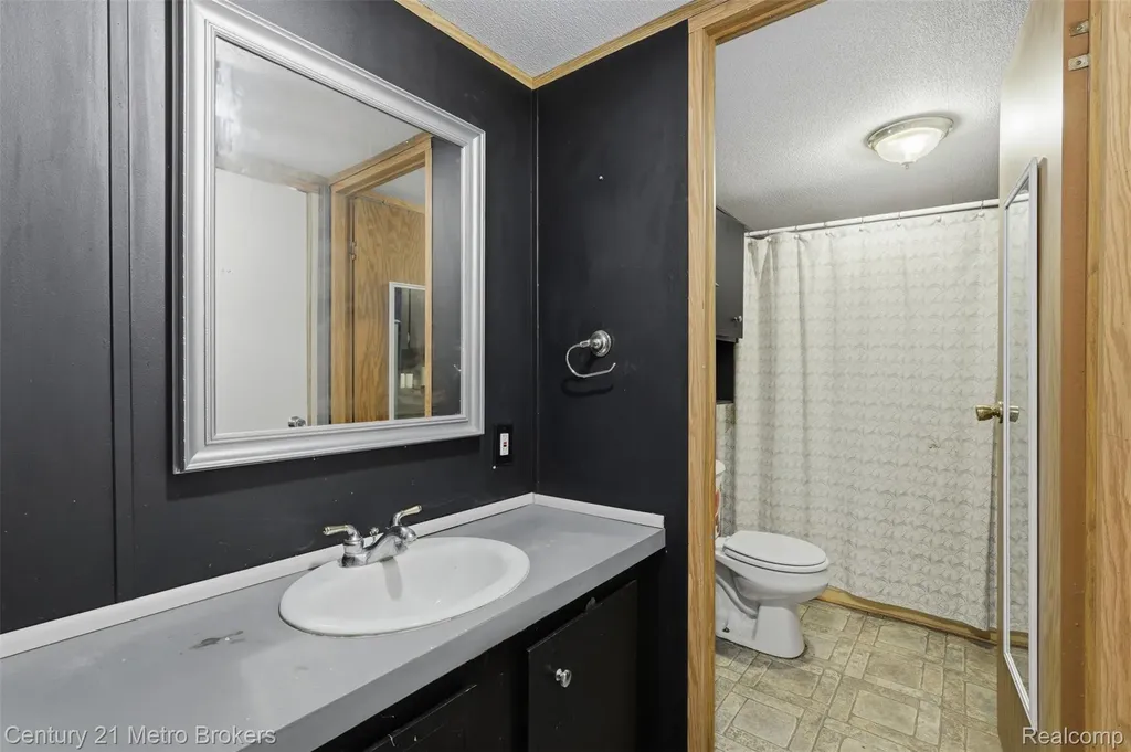 3009 Bay View Drive Fenton City MI 48430