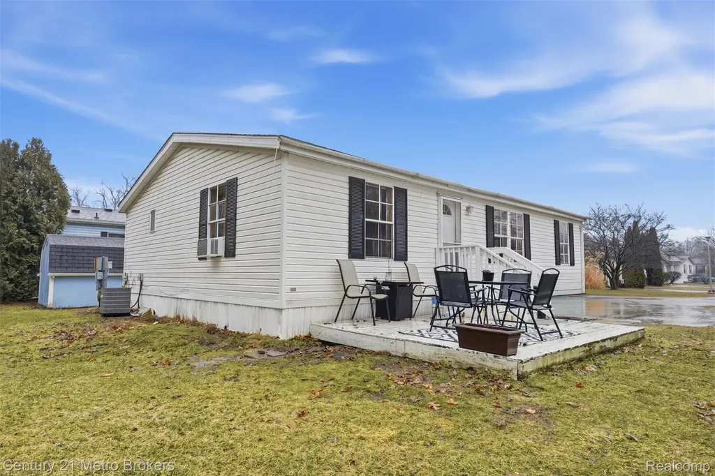 3009 Bay View Drive Fenton City MI 48430