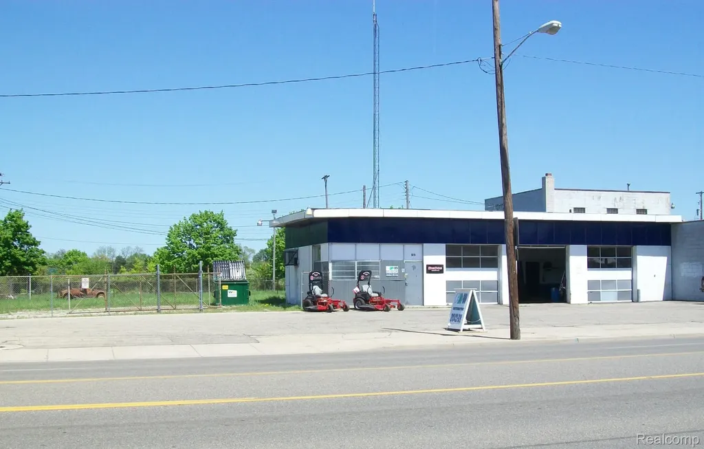 1607 S Saginaw Street Flint City MI 48503