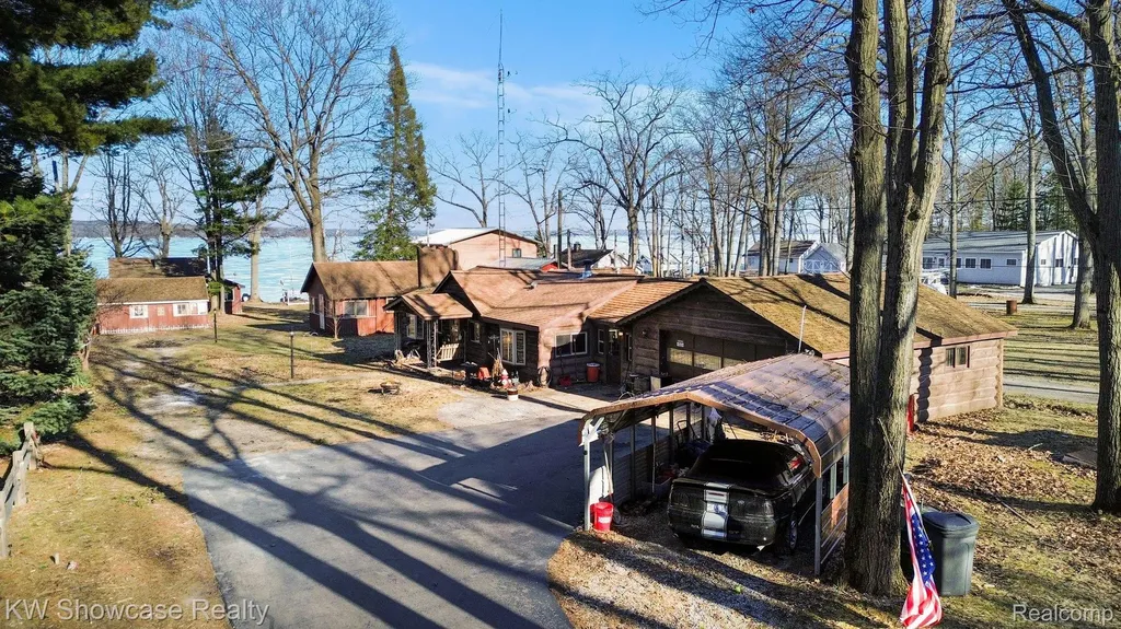 5872 Mount Maria Road Caledonia Township MI 49747
