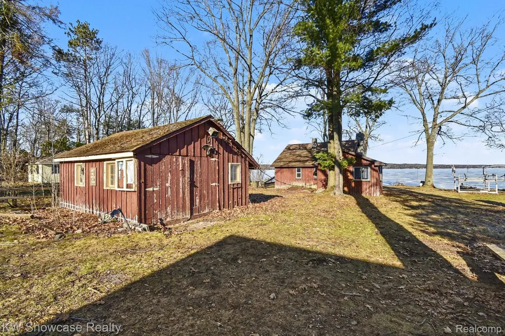 5872 Mount Maria Road Caledonia Township MI 49747