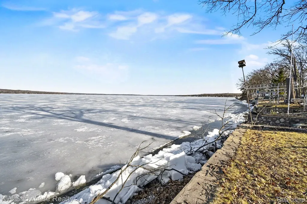 5872 Mount Maria Road Caledonia Township MI 49747