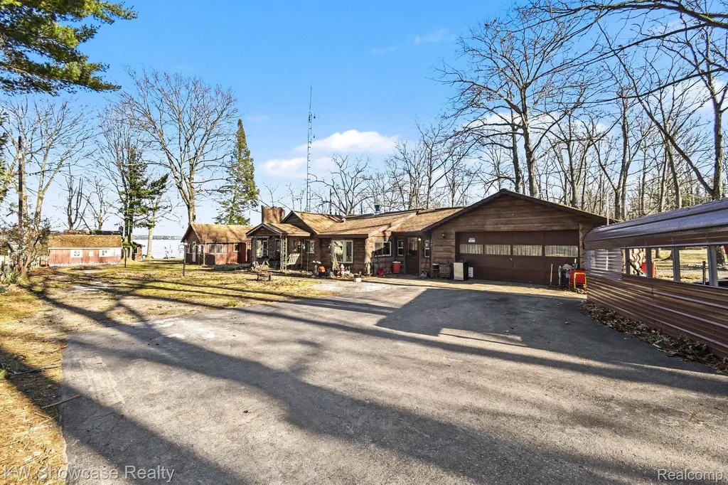 5872 Mount Maria Road Caledonia Township MI 49747