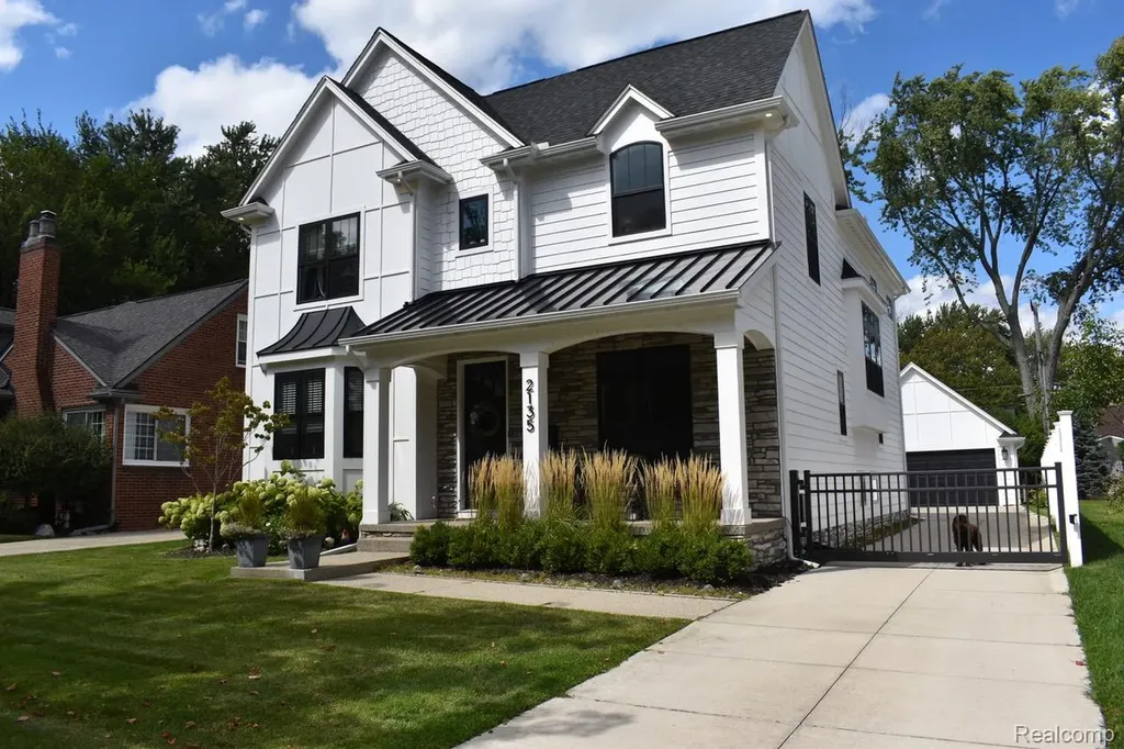 2135 Manchester Road Birmingham City MI 48009