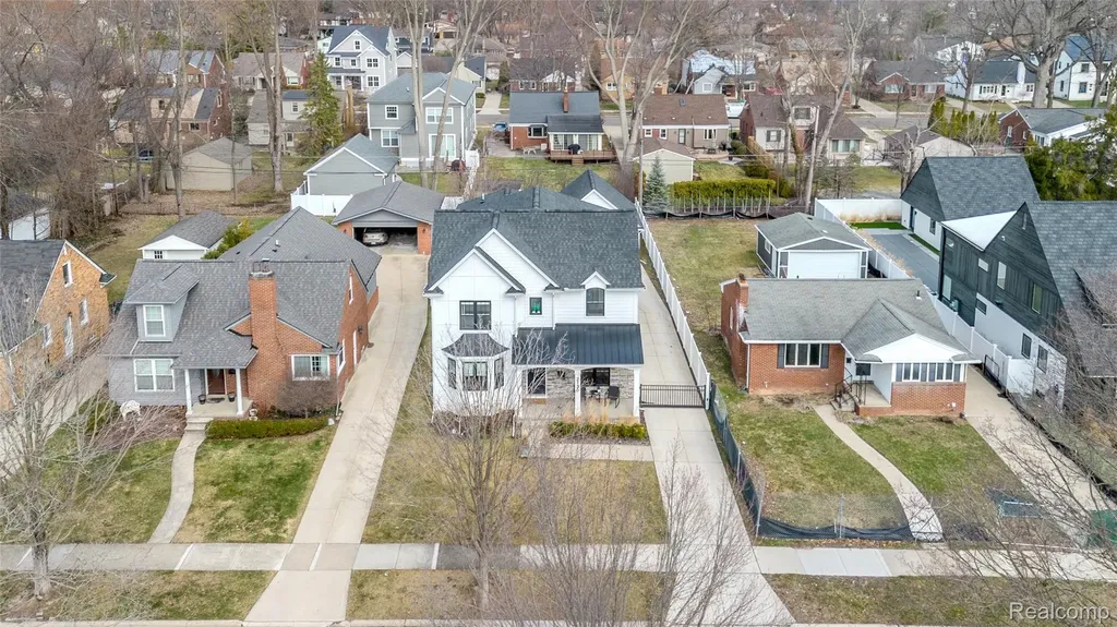 2135 Manchester Road Birmingham City MI 48009