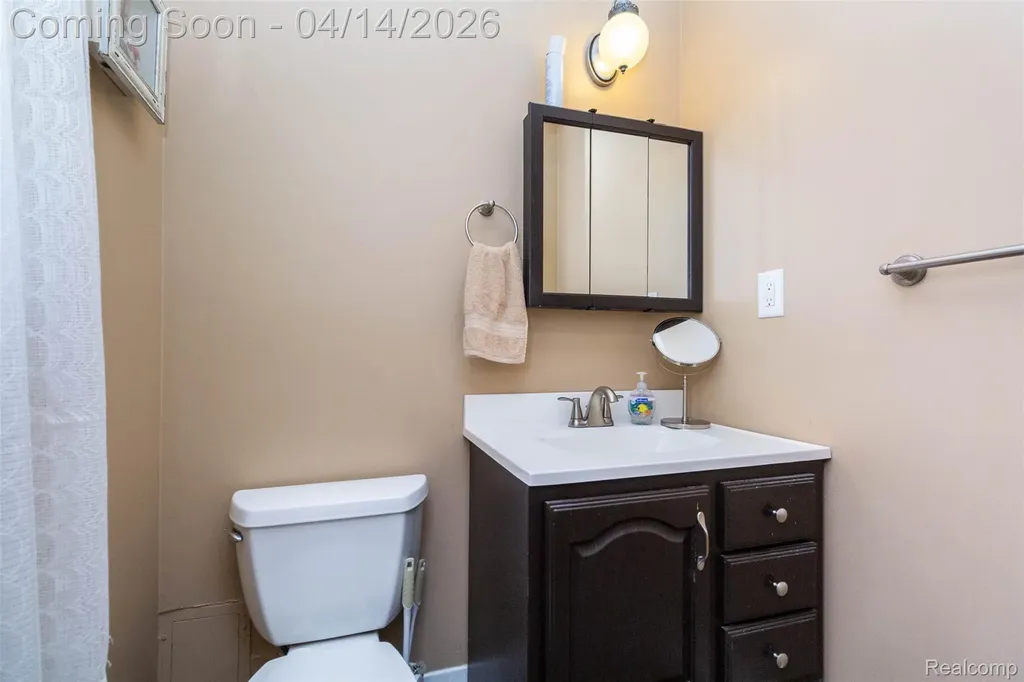30087 Lyndon Street Livonia City MI 48154