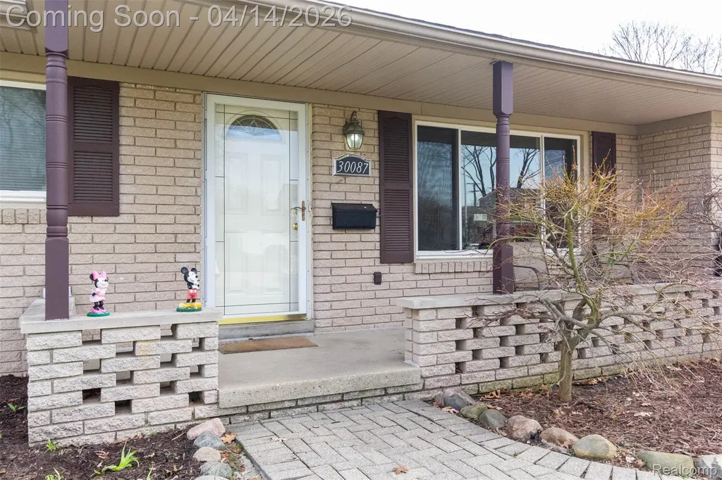 30087 Lyndon Street Livonia City MI 48154