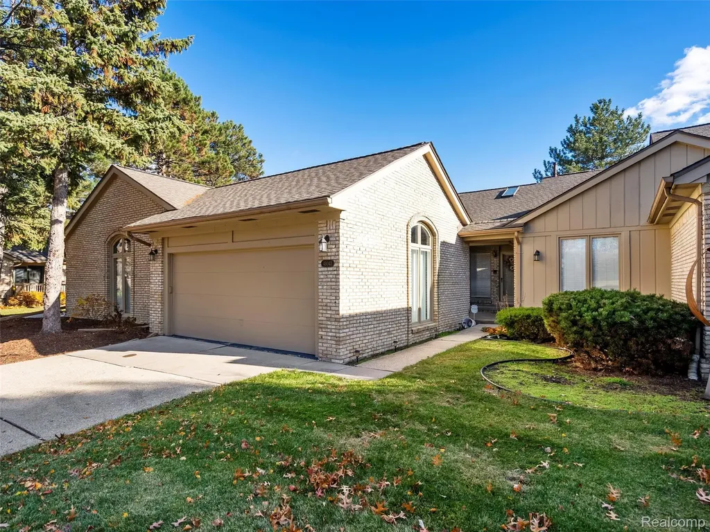 43043 W Kirkwood Drive Clinton Charter Township MI 48038