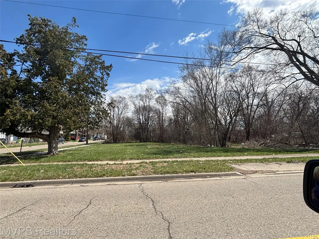 51 S South Paddock Street Pontiac City MI 48342