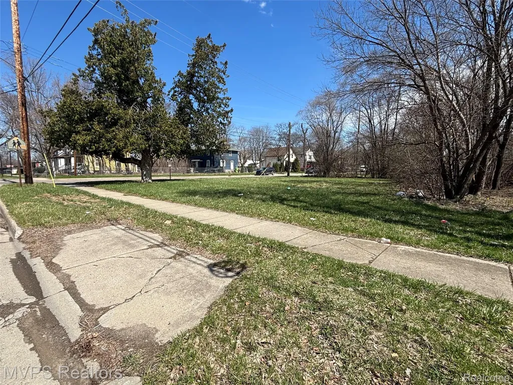 51 S South Paddock Street Pontiac City MI 48342