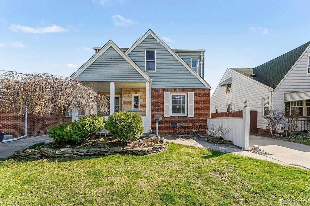 713 Riverbank Street Lincoln Park City MI 48146