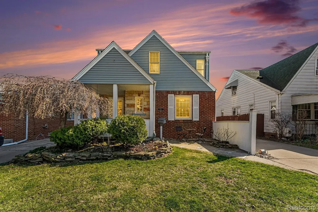 713 Riverbank Street Lincoln Park City MI 48146