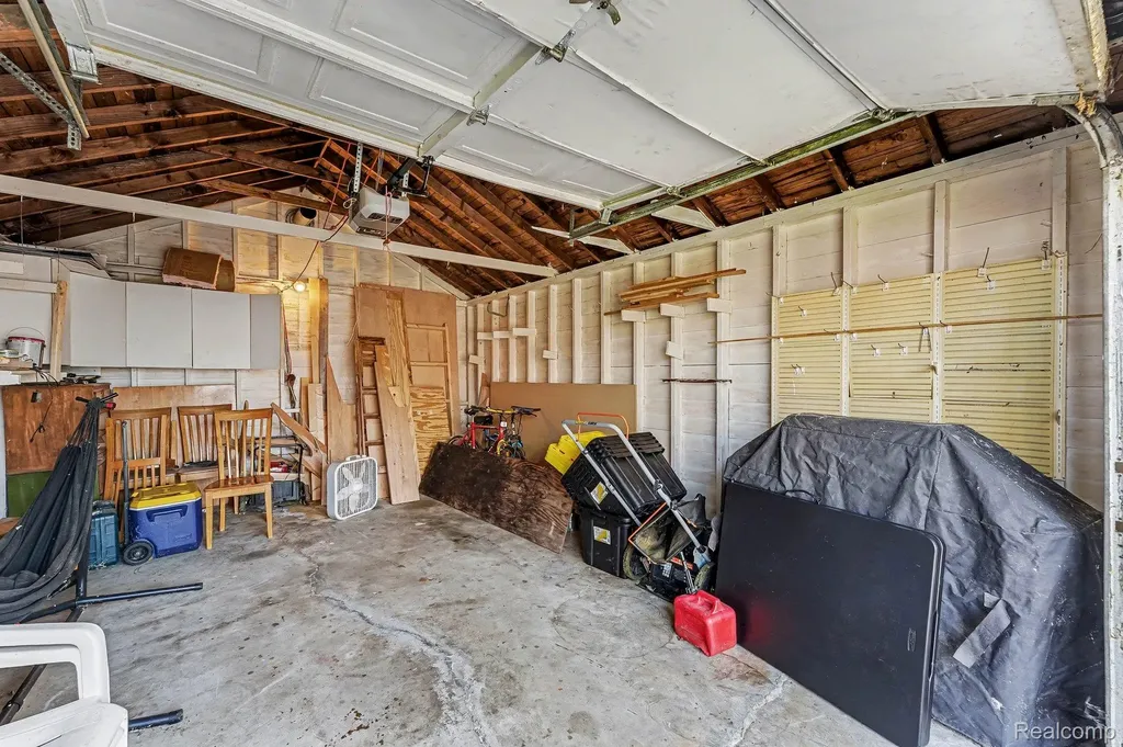 713 Riverbank Street Lincoln Park City MI 48146