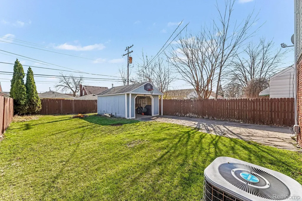 713 Riverbank Street Lincoln Park City MI 48146