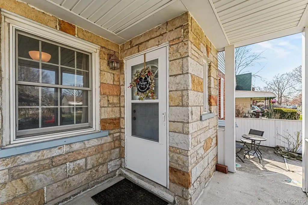 713 Riverbank Street Lincoln Park City MI 48146