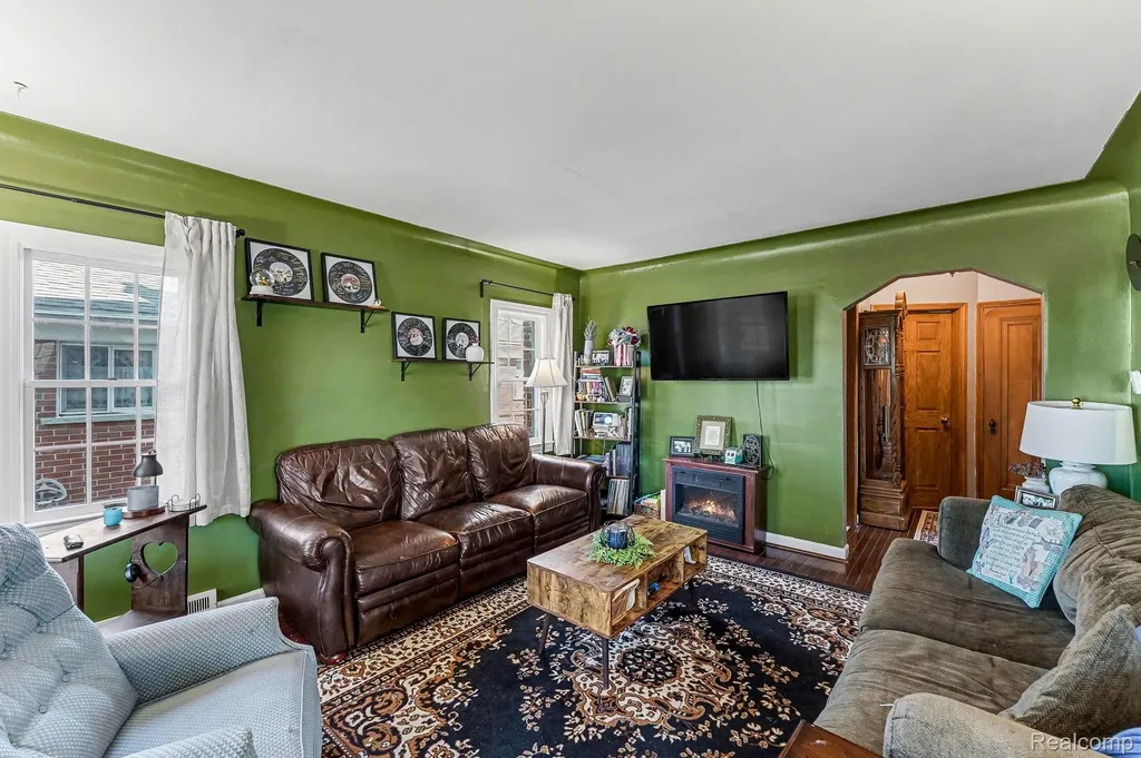 713 Riverbank Street Lincoln Park City MI 48146