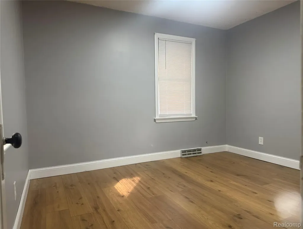 30008 Beechwood Street Garden City City MI 48135