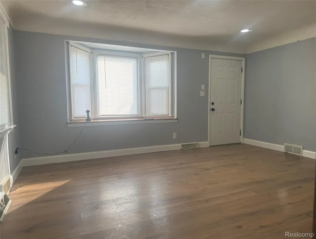 30008 Beechwood Street Garden City City MI 48135