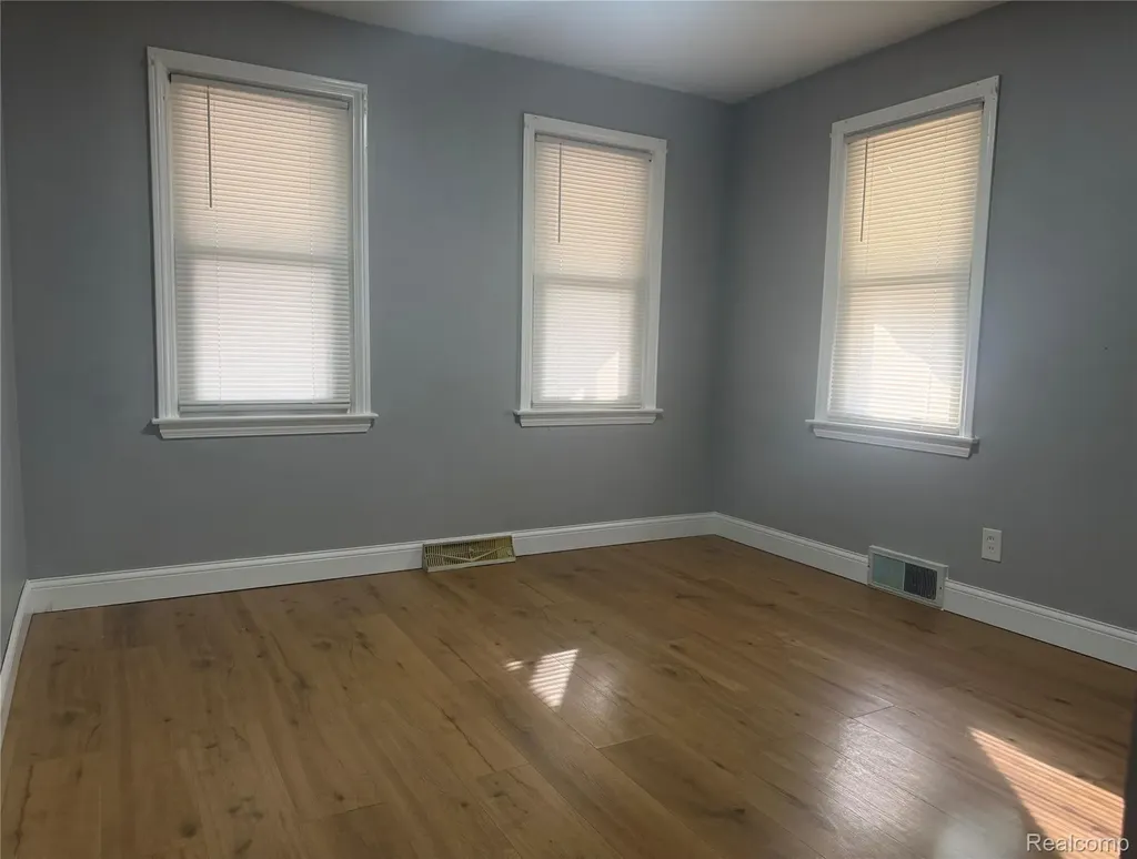 30008 Beechwood Street Garden City City MI 48135