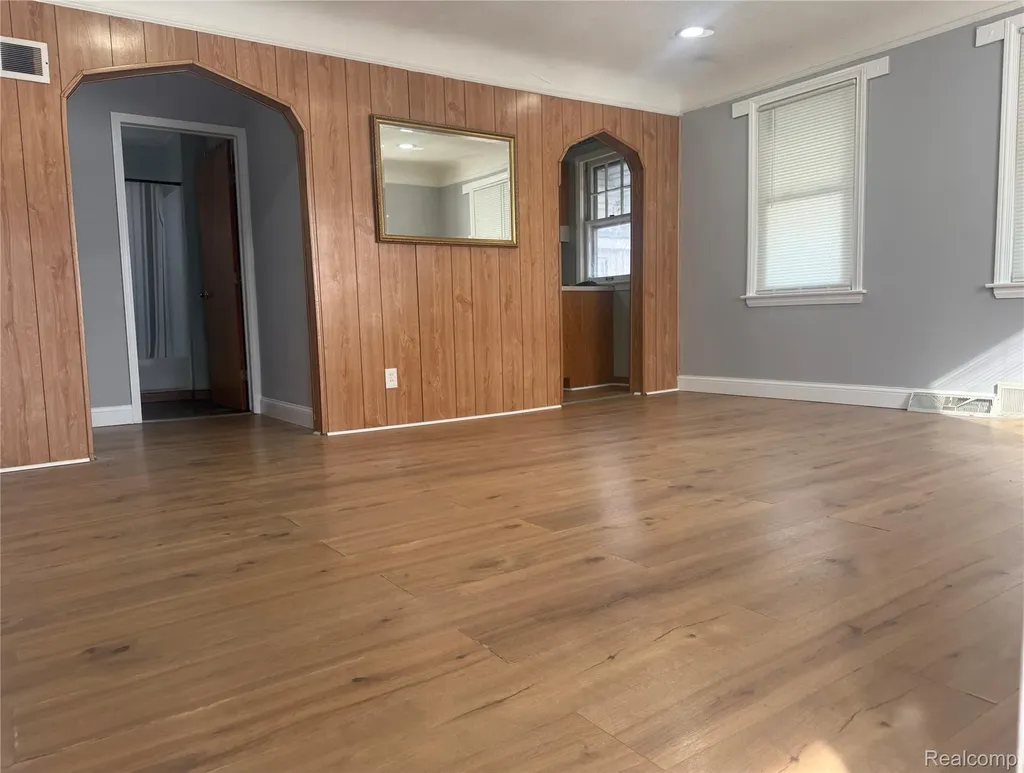 30008 Beechwood Street Garden City City MI 48135