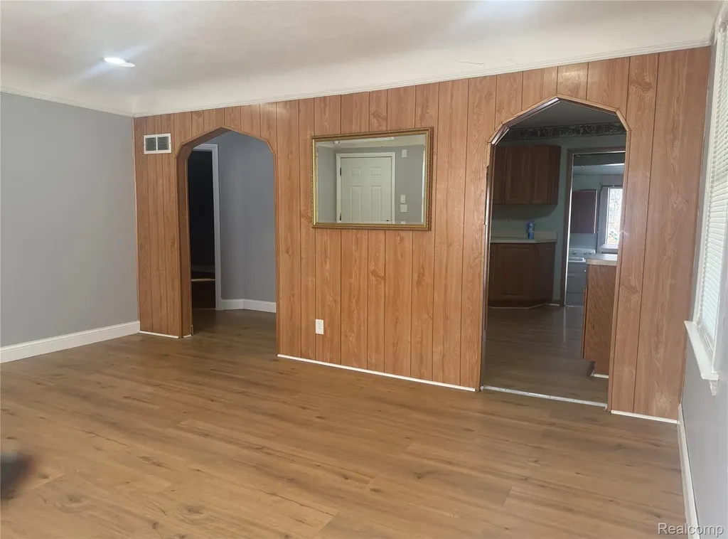 30008 Beechwood Street Garden City City MI 48135
