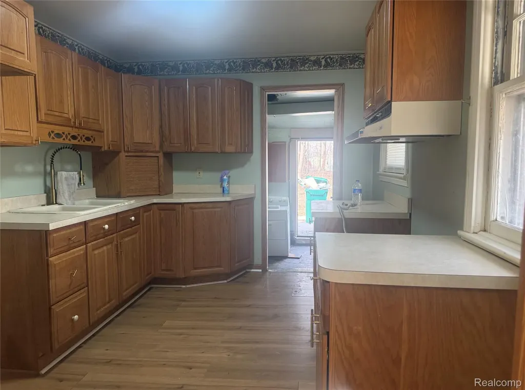 30008 Beechwood Street Garden City City MI 48135
