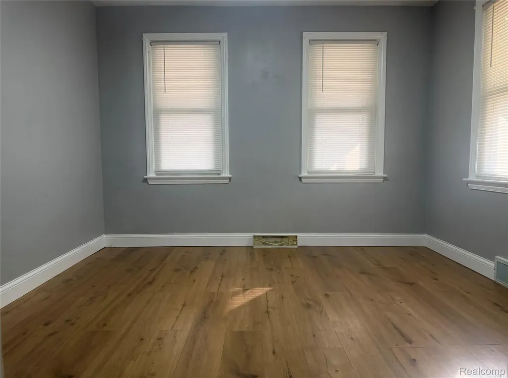 30008 Beechwood Street Garden City City MI 48135