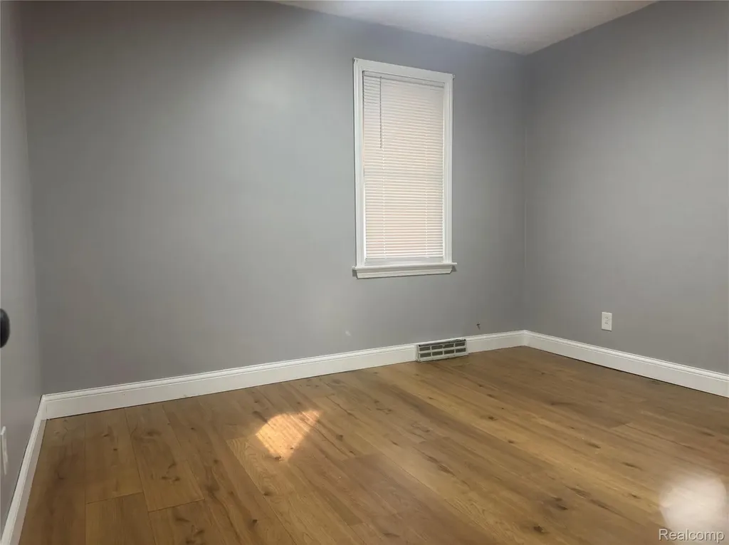 30008 Beechwood Street Garden City City MI 48135