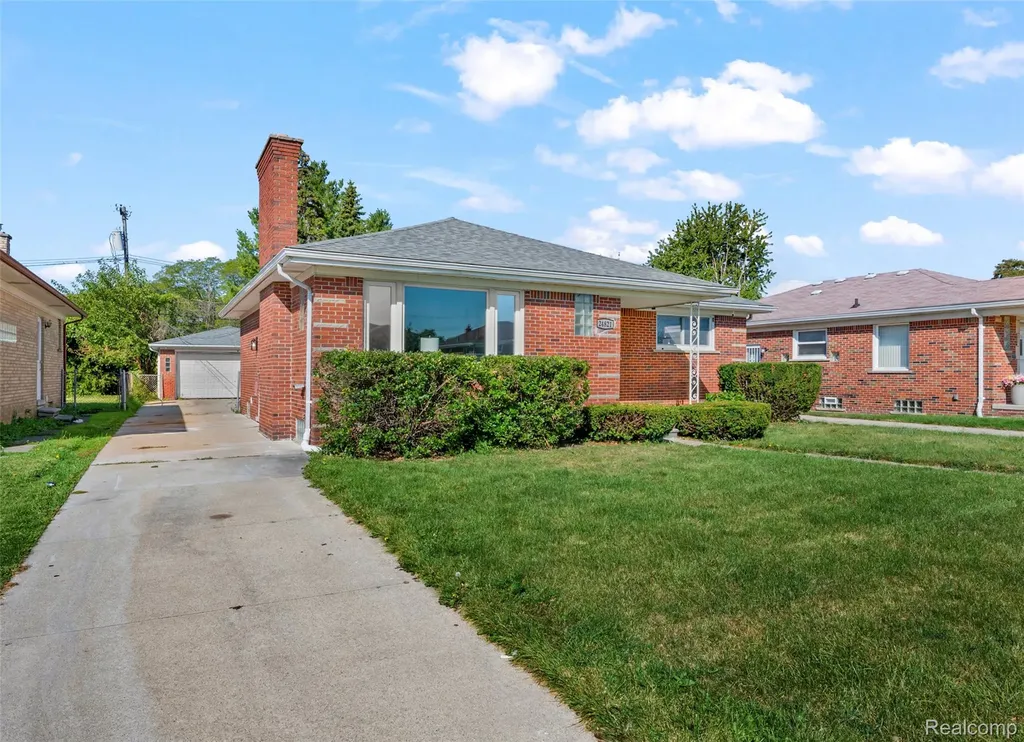 24821 Almond Avenue Eastpointe City MI 48021