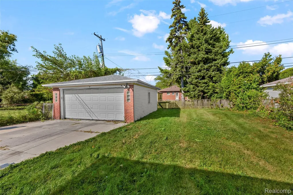 24821 Almond Avenue Eastpointe City MI 48021