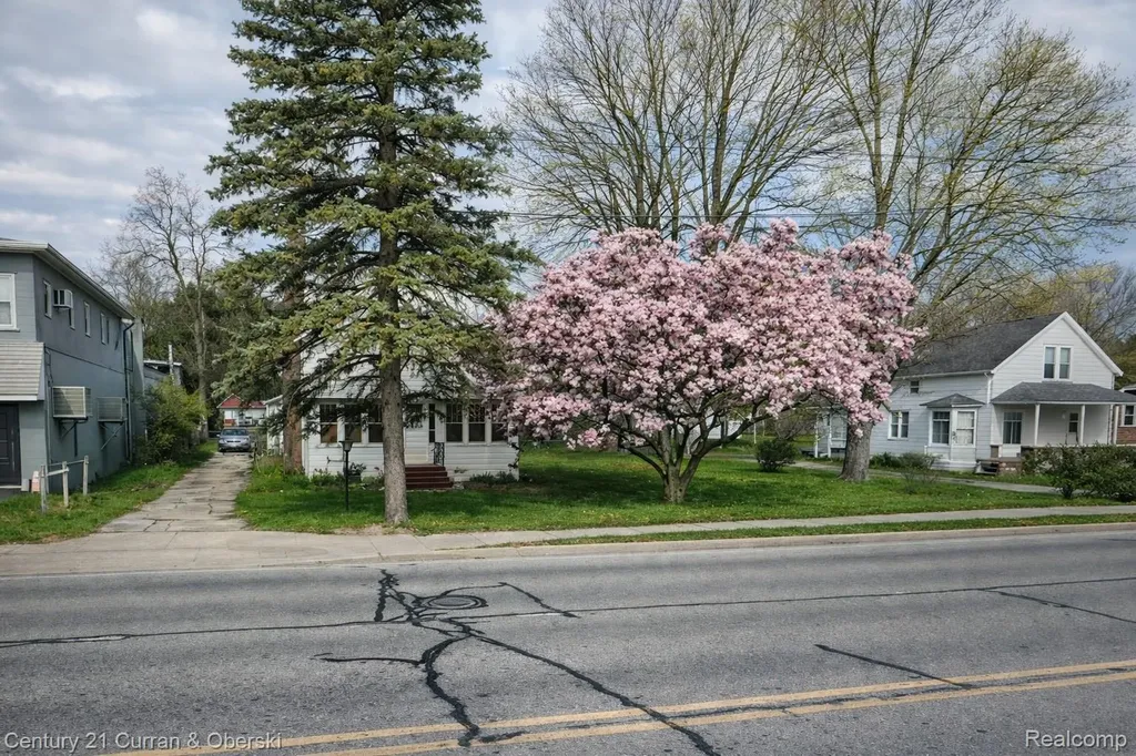 1027 N Leroy Street Fenton City MI 48430